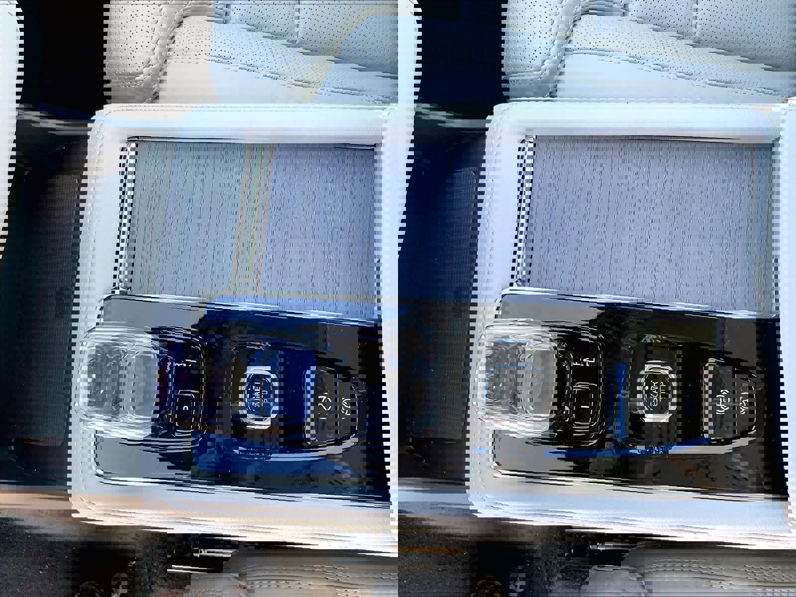 New 2026 Volvo XC90 B6 Ultra w/ Protection Package image 10