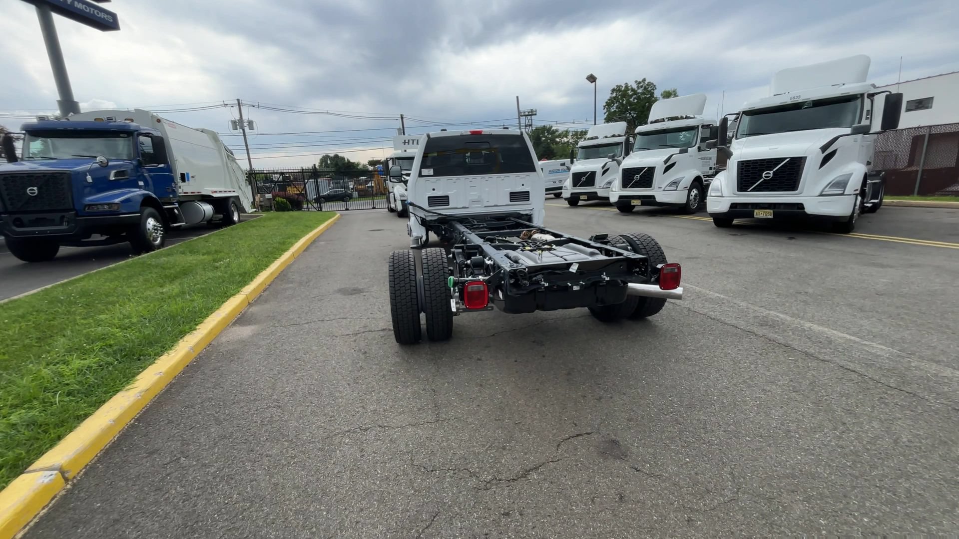 New 2026 Ford F550 4x4 Crew Cab image 7