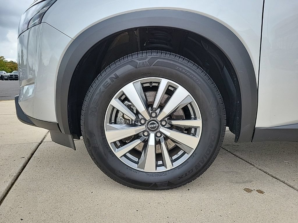 Used 2025 Nissan Pathfinder SL AWD/4WD image 10