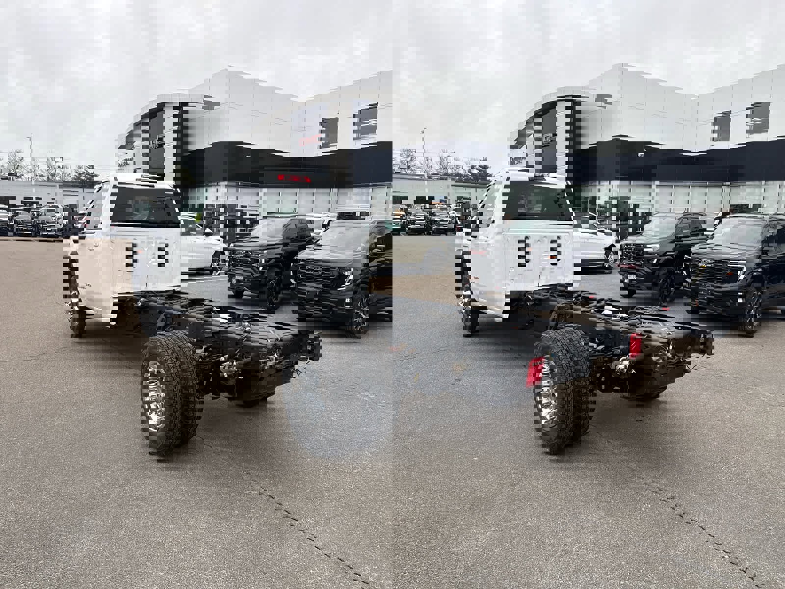 New 2026 GMC Sierra 3500 SLE w/ SLE Convenience Package image 3