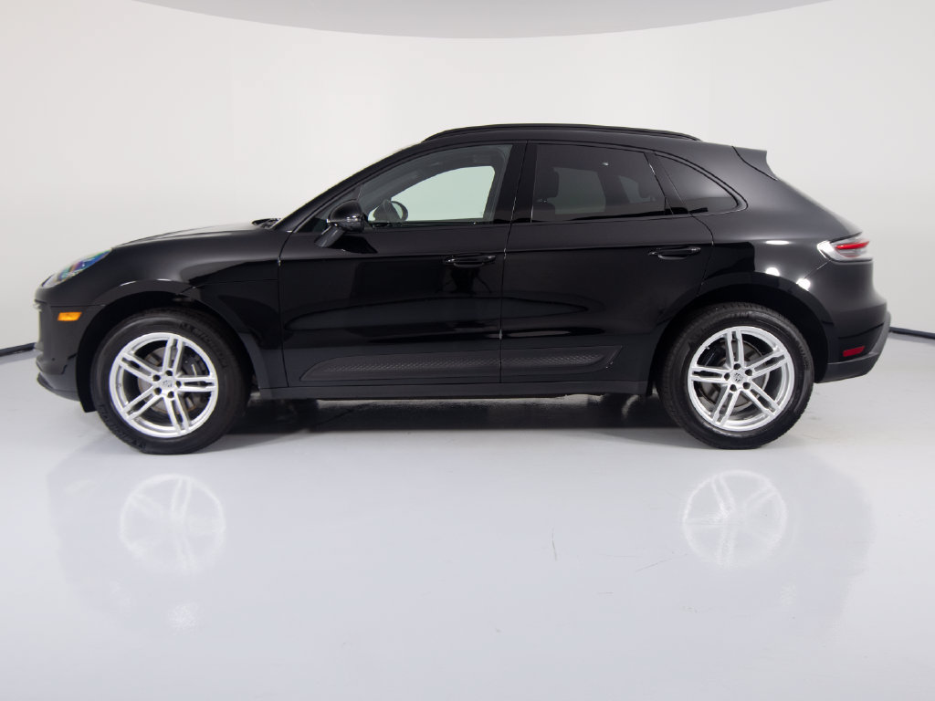 Certified 2026 Porsche Macan AWD/4WD image 2