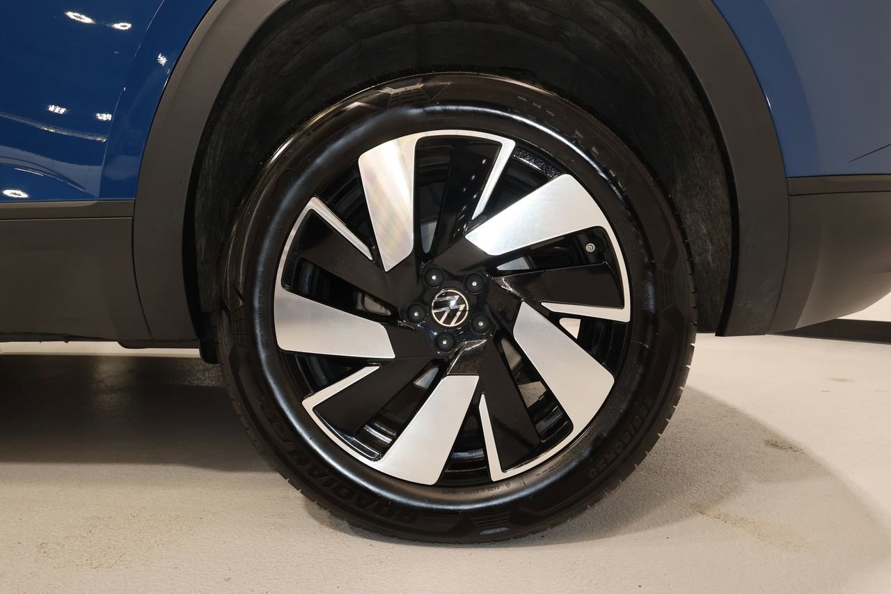 Used 2025 Volkswagen Atlas Cross Sport SE image 31