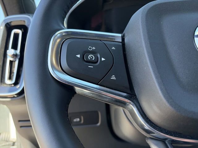 Used 2025 Volvo XC40 B5 Core image 23