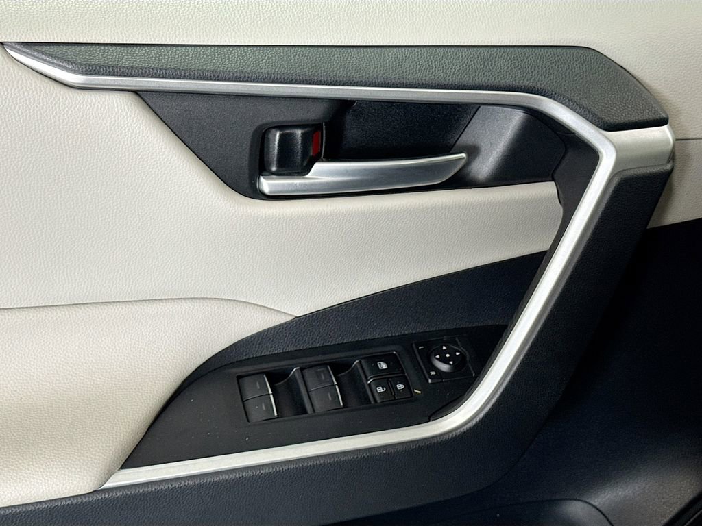 Used 2024 Toyota RAV4 XLE AWD/4WD image 16