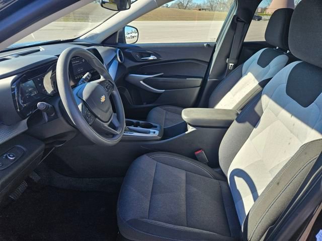 Used 2025 Chevrolet Trax LS image 9