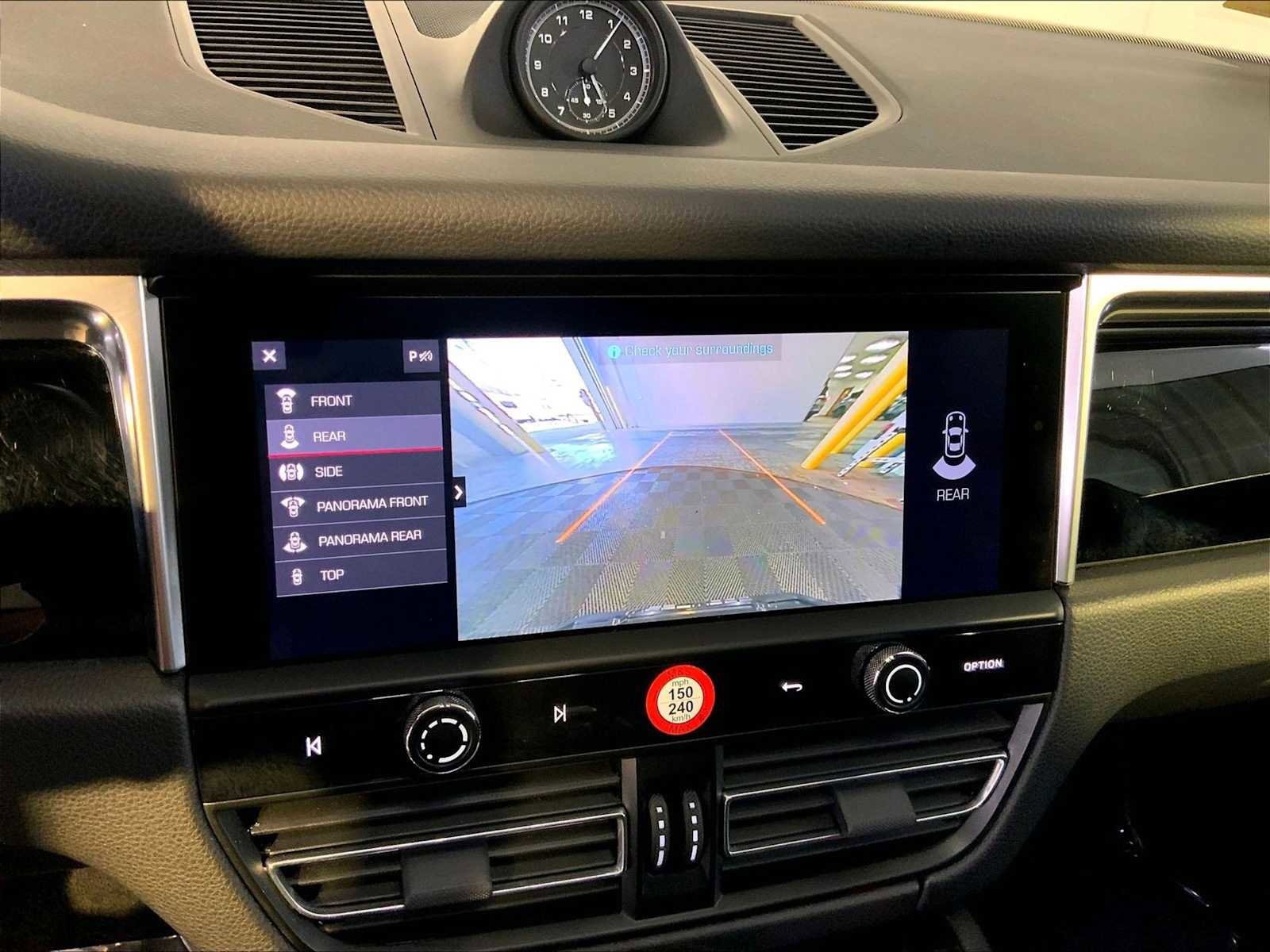 Certified 2023 Porsche Macan AWD/4WD image 31