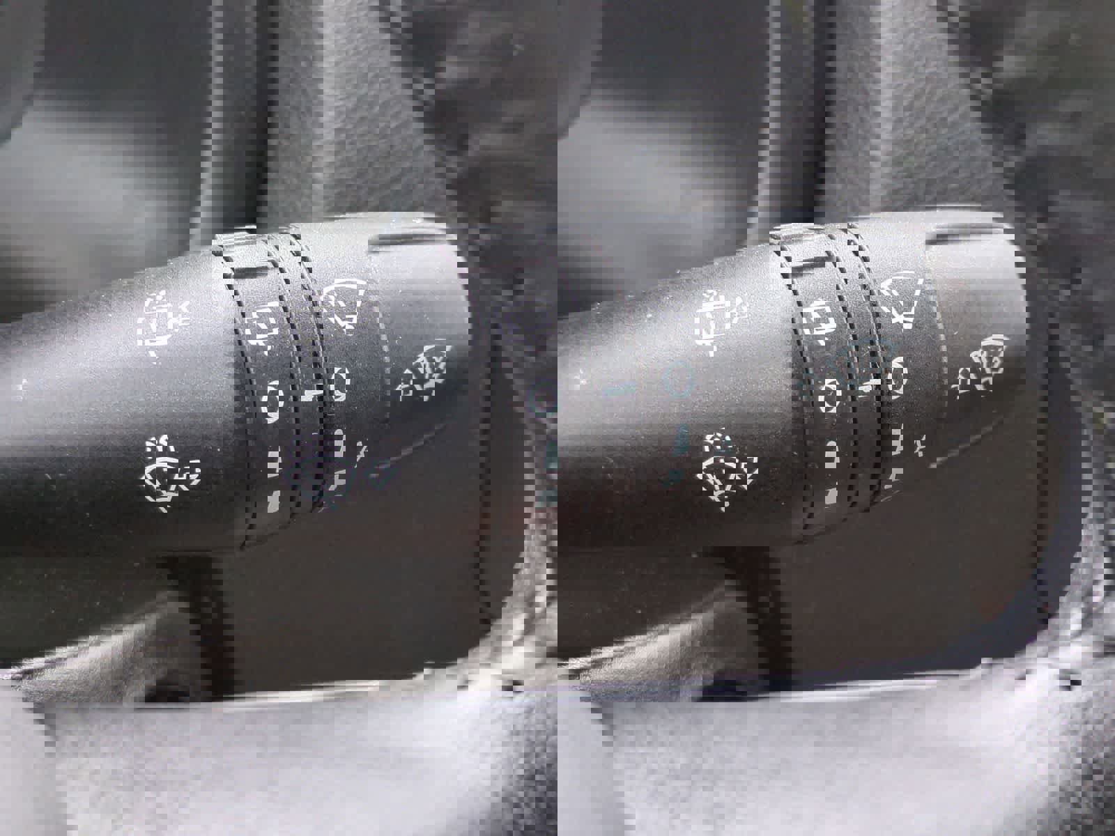 Used 2020 Jeep Renegade Latitude w/ Cold Weather Group AWD/4WD image 25