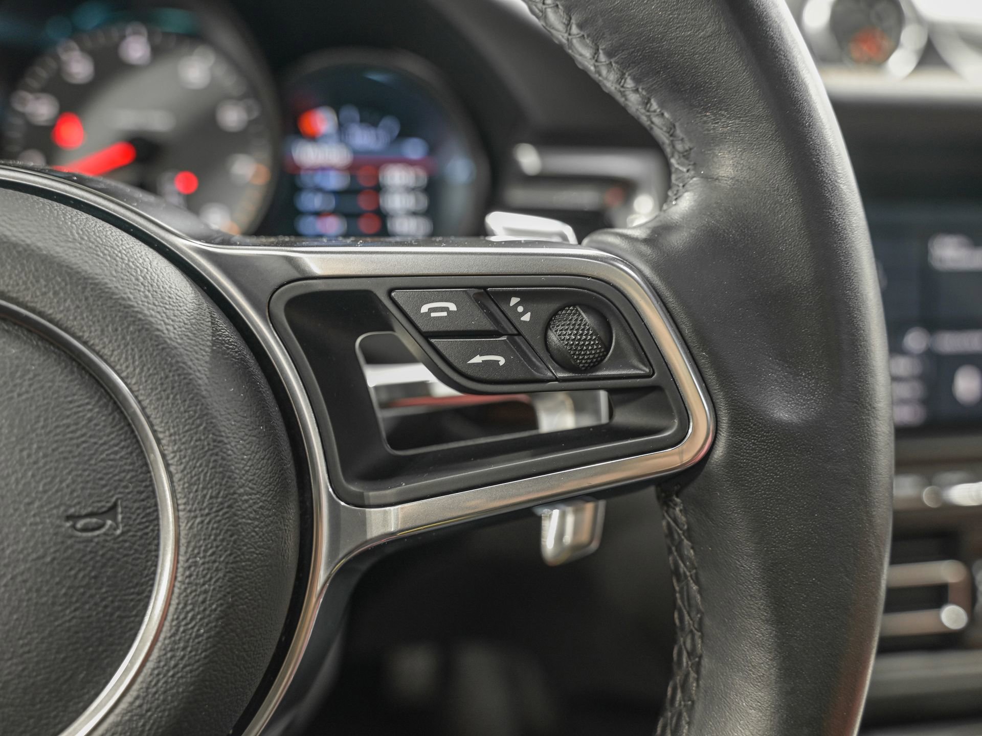 Used 2020 Porsche Macan S image 20