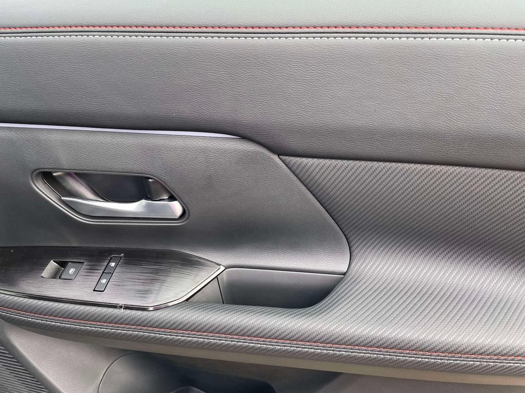 New 2027 Nissan Kicks SR w/ SR Premium Package FWD image 9