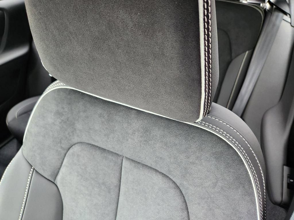 New 2026 Volvo XC40 B5 Ultra w/ Climate Package AWD/4WD image 6