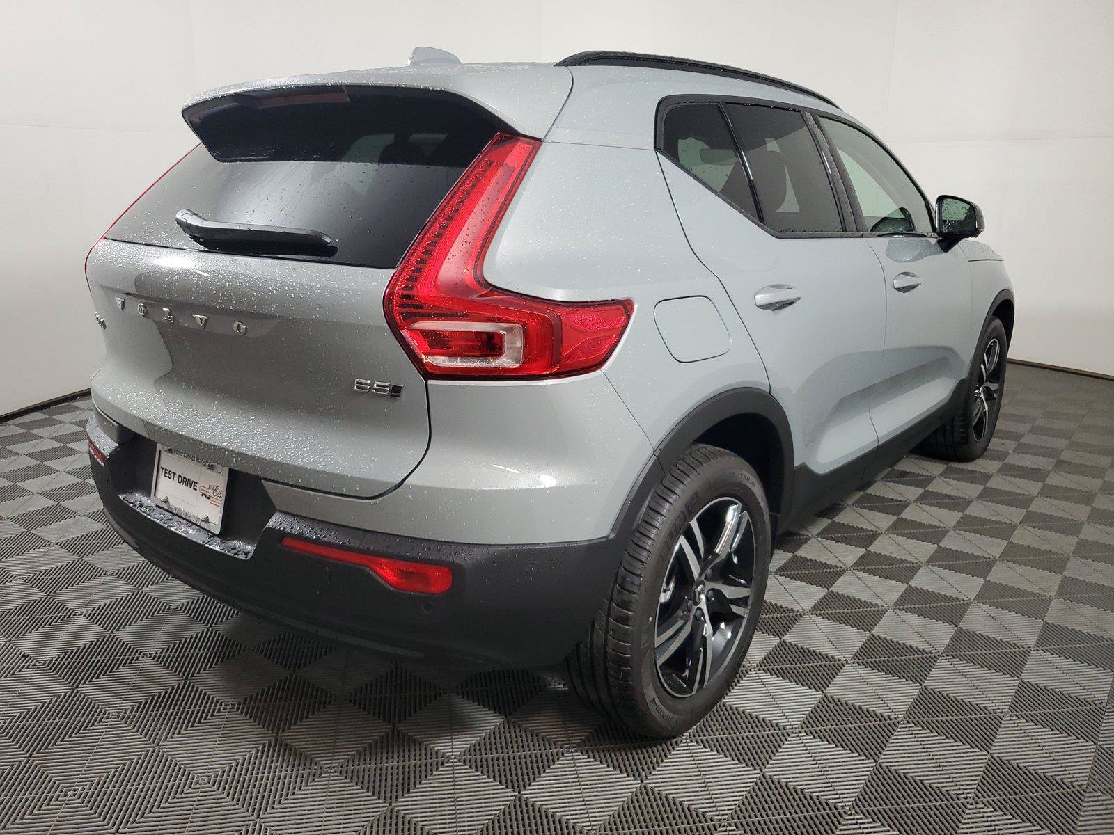 Used 2026 Volvo XC40 B5 Core AWD/4WD image 6