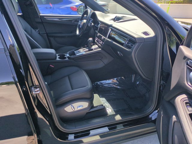 Used 2024 Porsche Macan Turbo AWD/4WD image 23