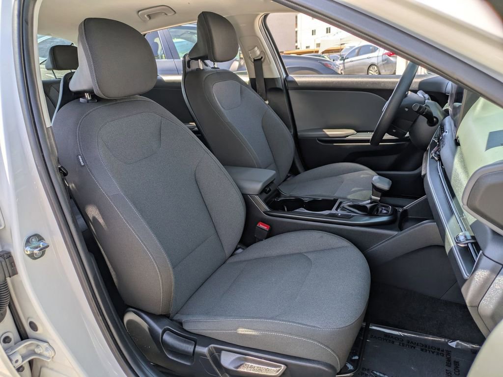 Used 2025 Kia K4 LXS image 28