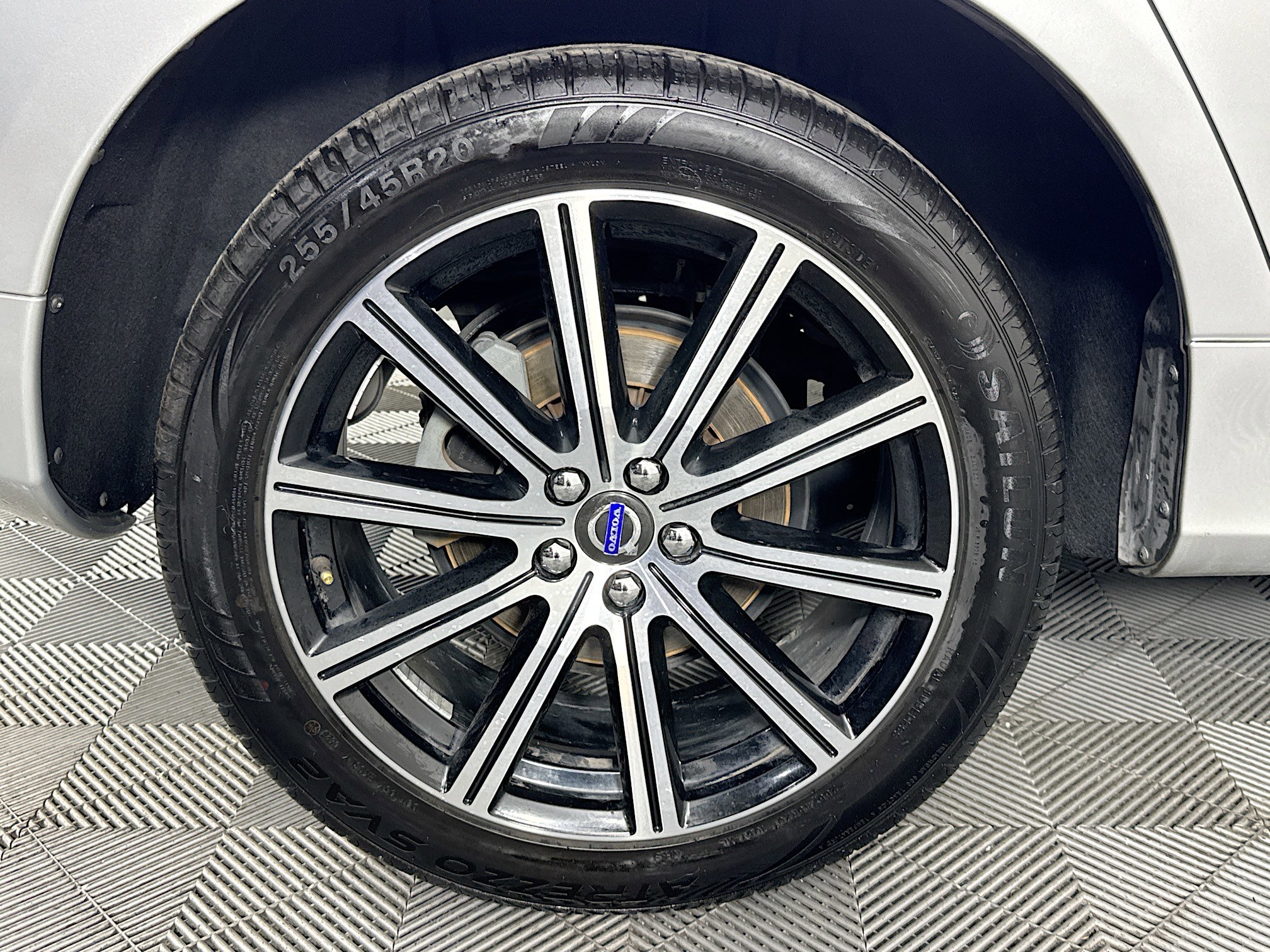 Used 2016 Volvo XC60 T5 Platinum w/ Protection Package image 32