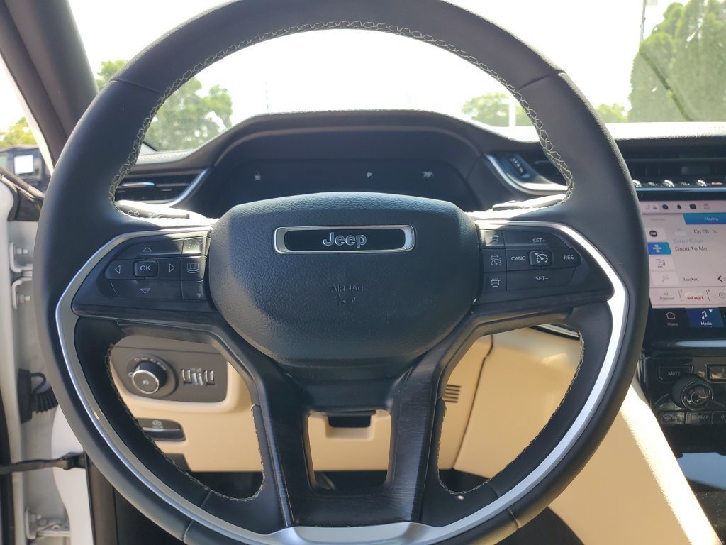 Used 2024 Jeep Grand Cherokee L Limited AWD/4WD image 25