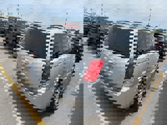 Used 2004 Nissan Quest SL w/ (SEA) Seat Pkg image 12