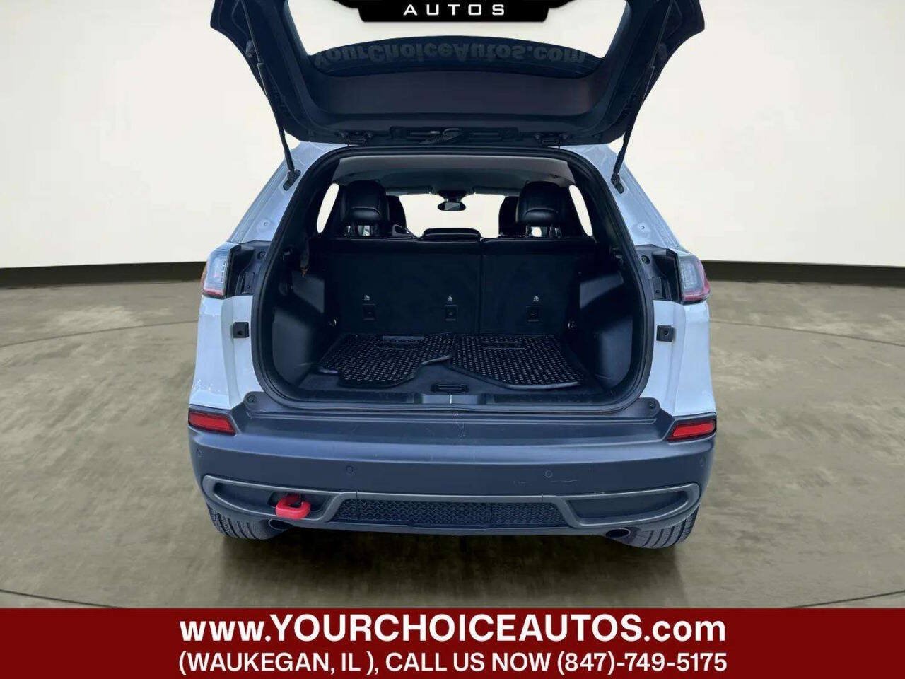 Used 2019 Jeep Cherokee Trailhawk w/ Cold Weather Group AWD/4WD image 14