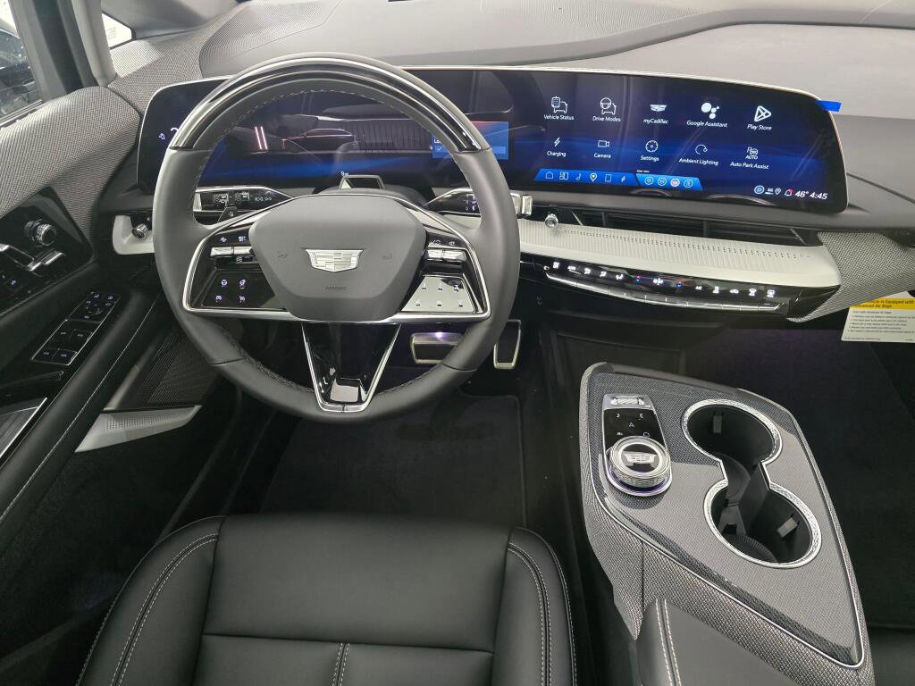 New 2026 Cadillac Optiq Luxury 1 image 21