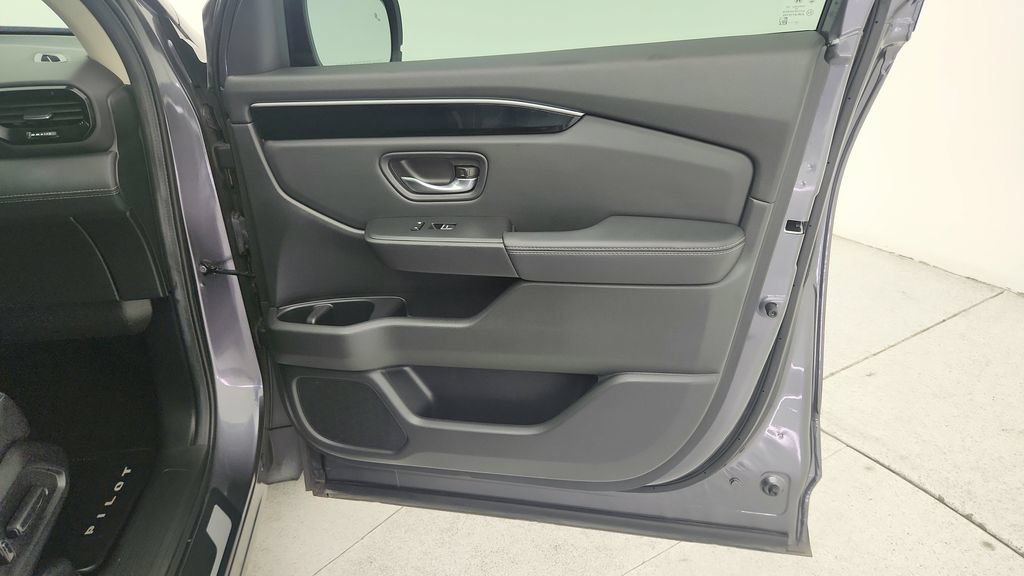 Used 2025 Honda Pilot EX-L image 32