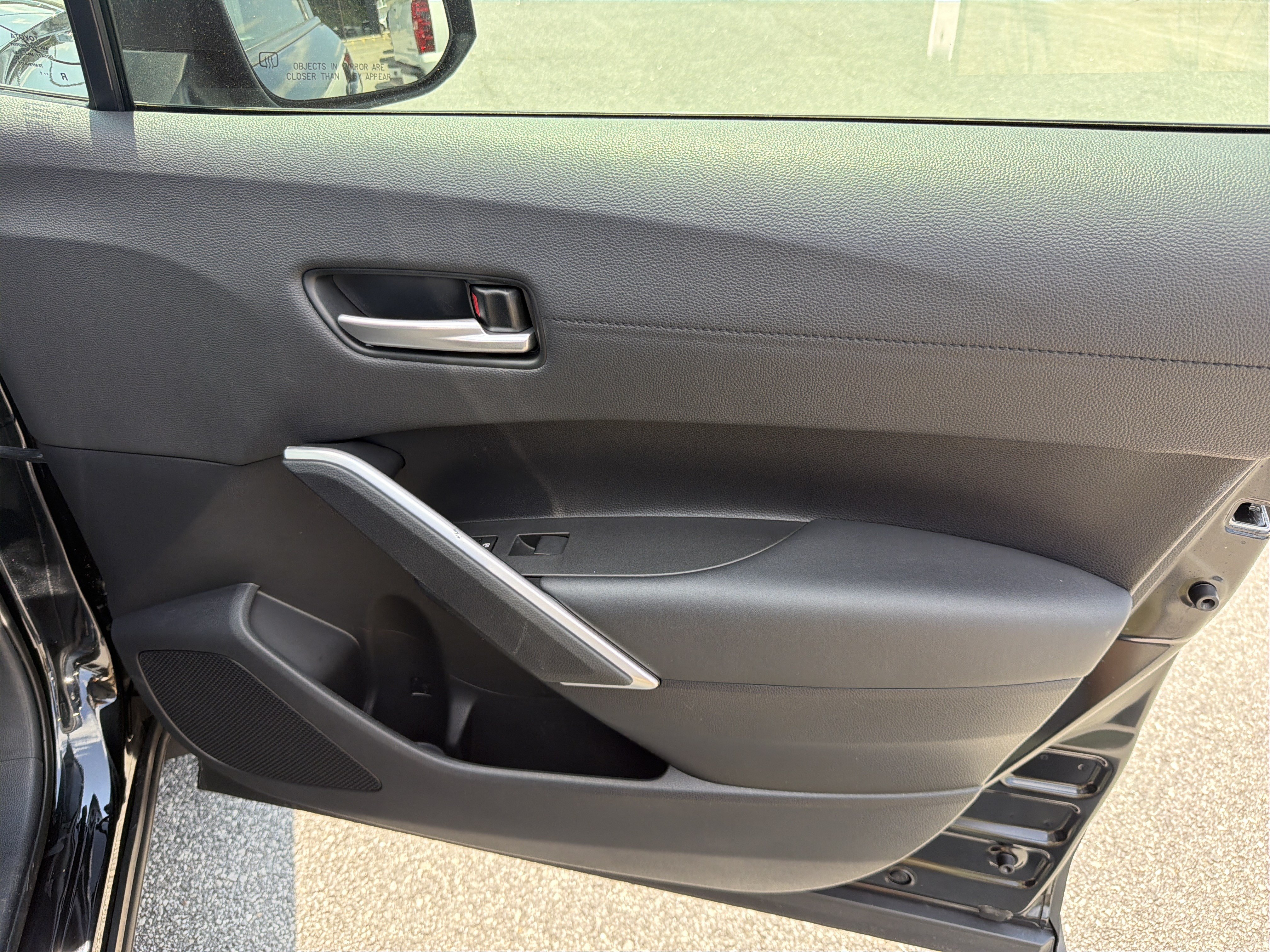 Used 2022 Toyota Corolla Cross XLE w/ Convenience Package FWD image 15