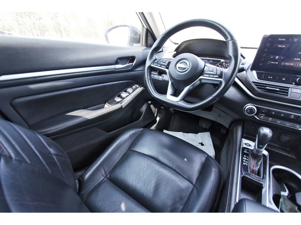 Used 2024 Nissan Altima 2.5 SR w/ SR Premium Package image 10
