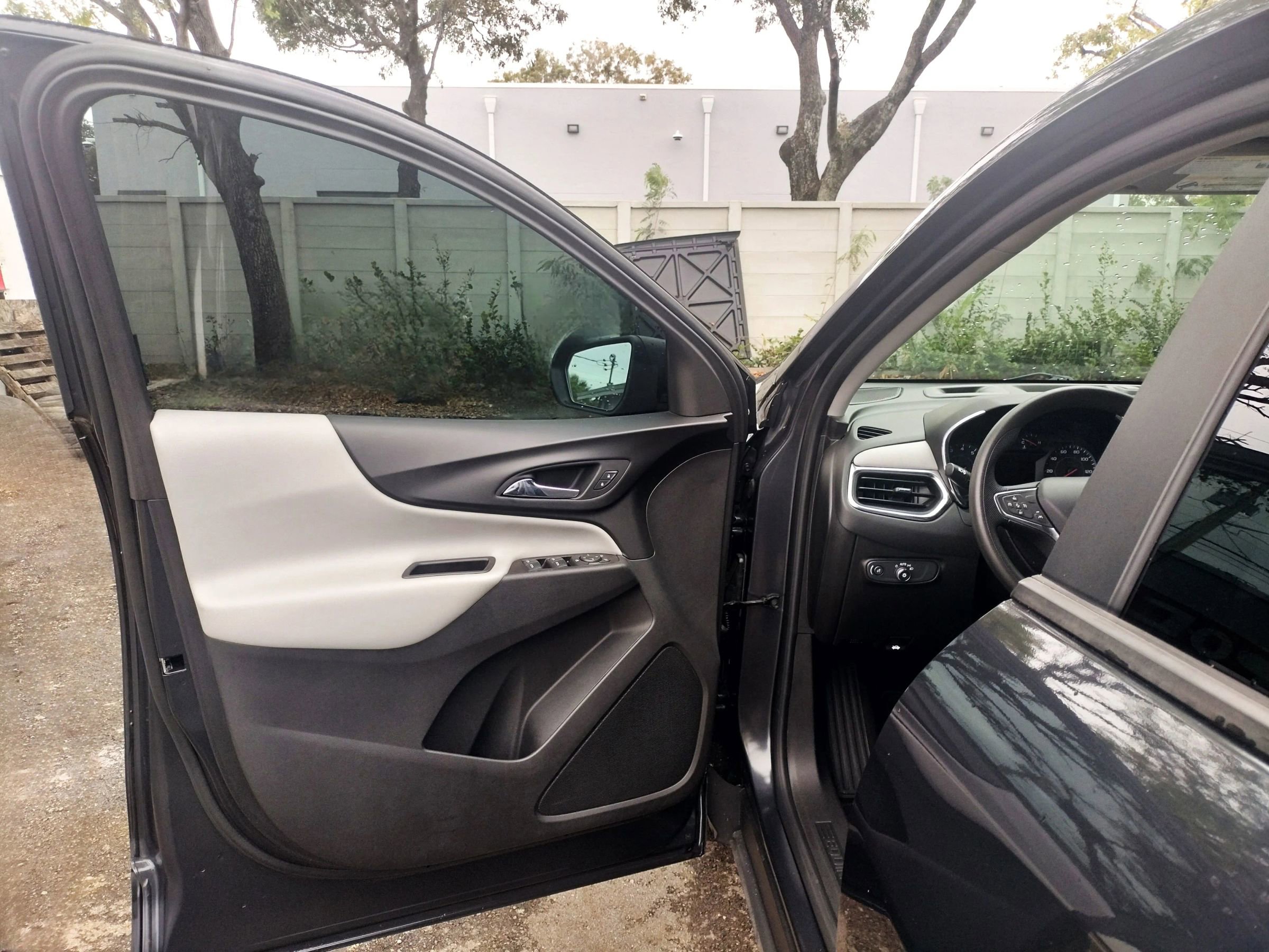 Used 2022 Chevrolet Equinox LS FWD image 11