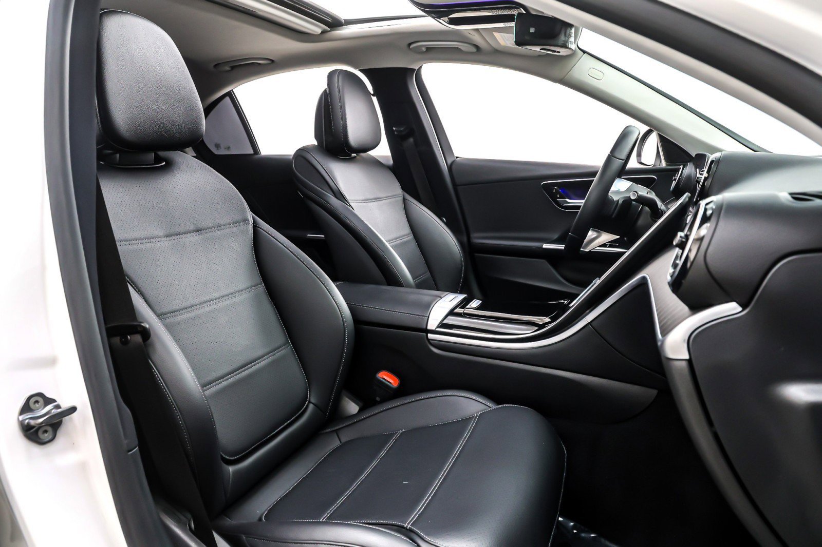 Used 2023 Mercedes-Benz C 300 Sedan image 7