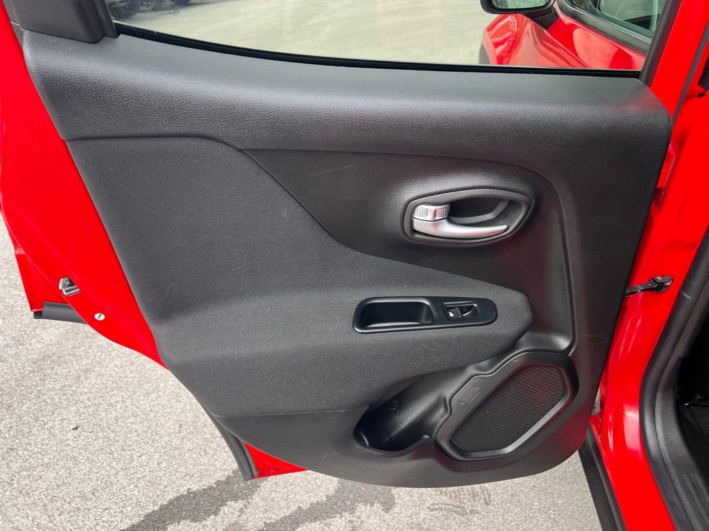 Used 2019 Jeep Renegade Latitude w/ Cold Weather Group AWD/4WD image 20