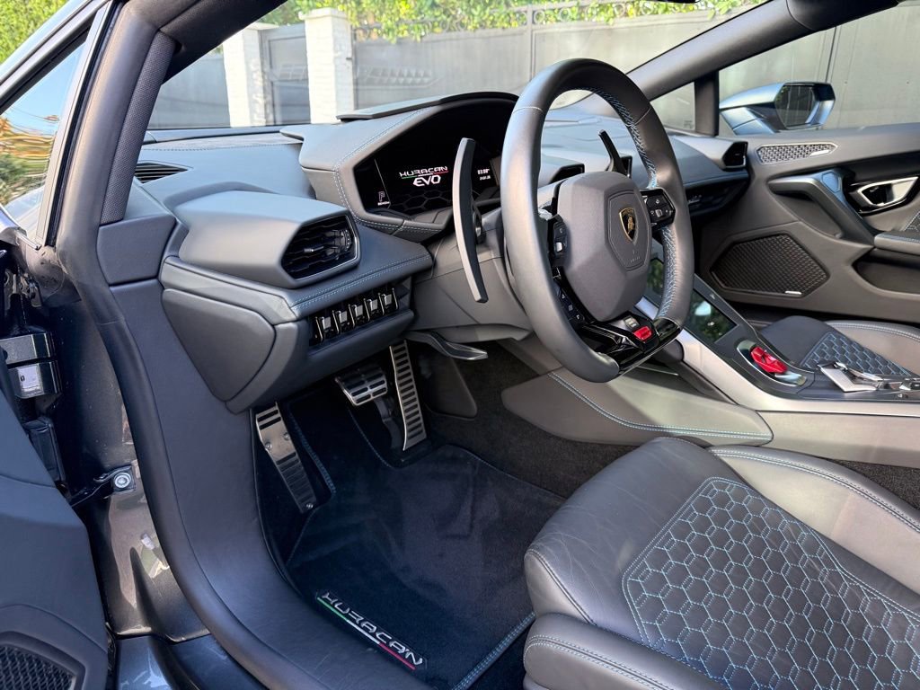 Used 2023 Lamborghini Huracan EVO image 21