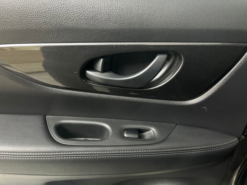 Used 2019 Nissan Rogue S image 54