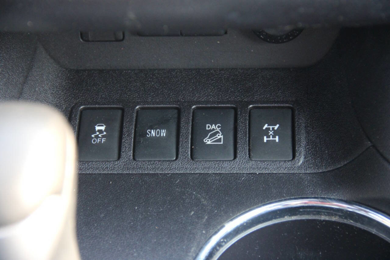 Used 2018 Toyota Highlander Limited AWD 4dr SUV image 25