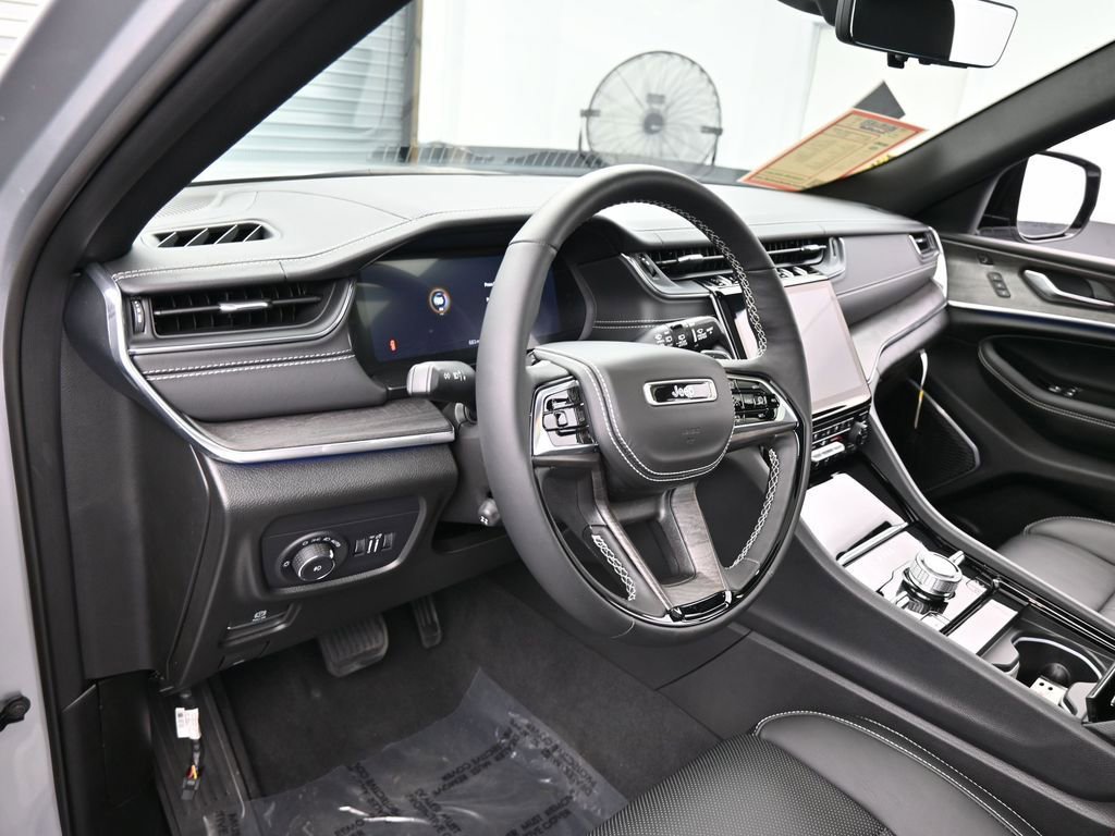 Used 2024 Jeep Grand Cherokee L Overland w/ Advanced Protech Group III image 10