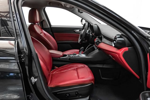 Used 2020 Alfa Romeo Giulia w/ Nero Edizione RWD image 28