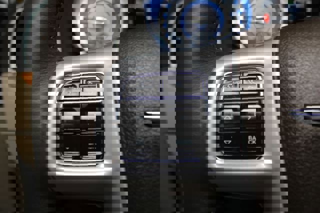 Used 2014 Chrysler 300 C w/ Light Group image 24