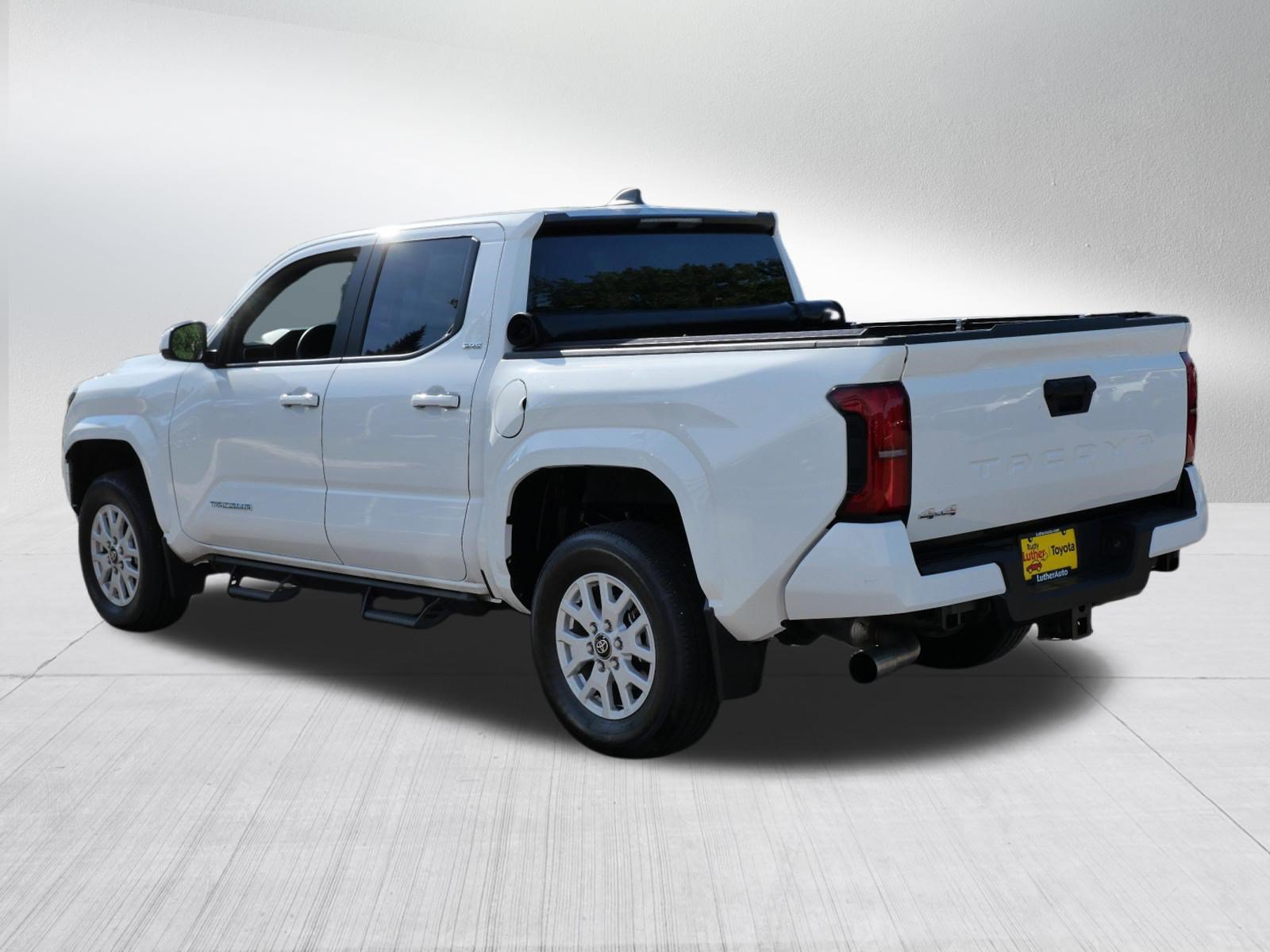 Certified 2024 Toyota Tacoma SR5 AWD/4WD image 6