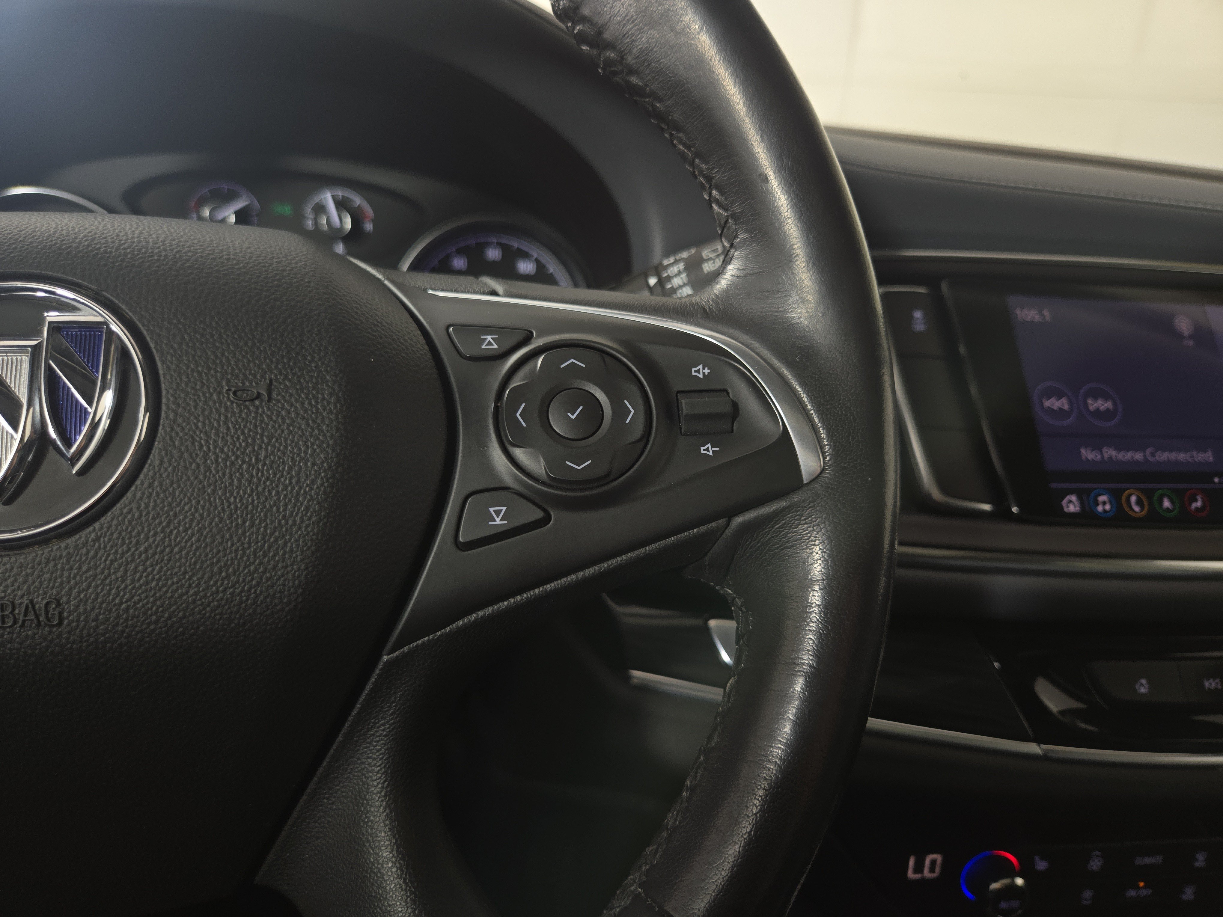 Used 2021 Buick Enclave Essence w/ Sport Touring Edition FWD image 17