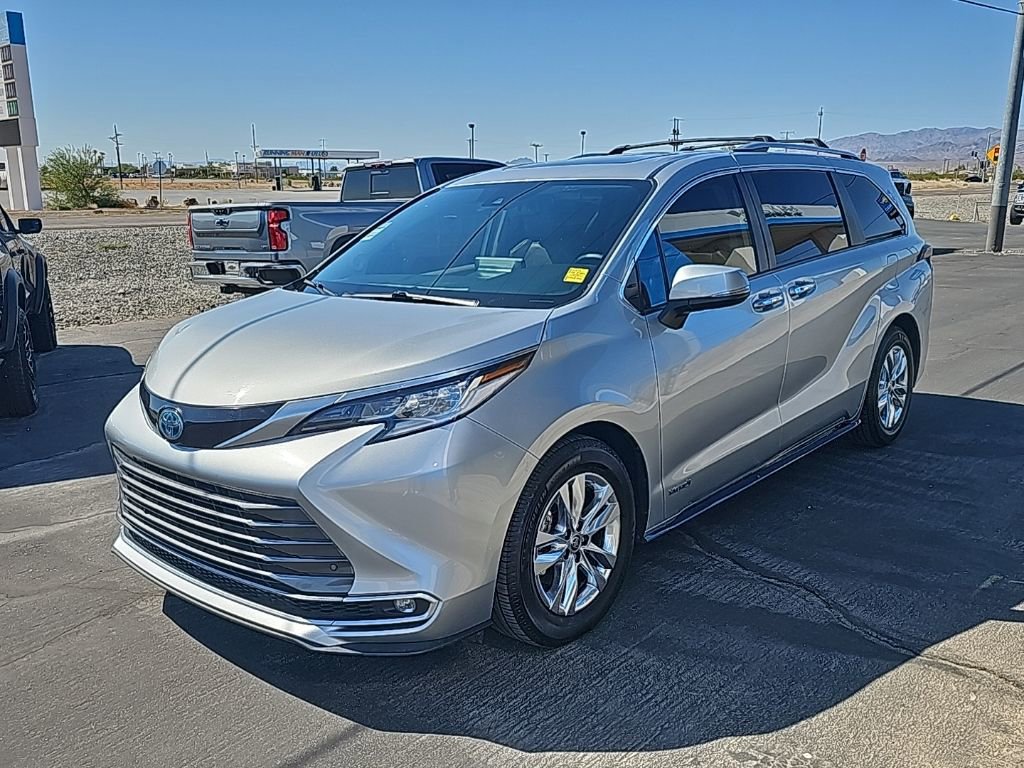 Used 2021 Toyota Sienna Limited image 7