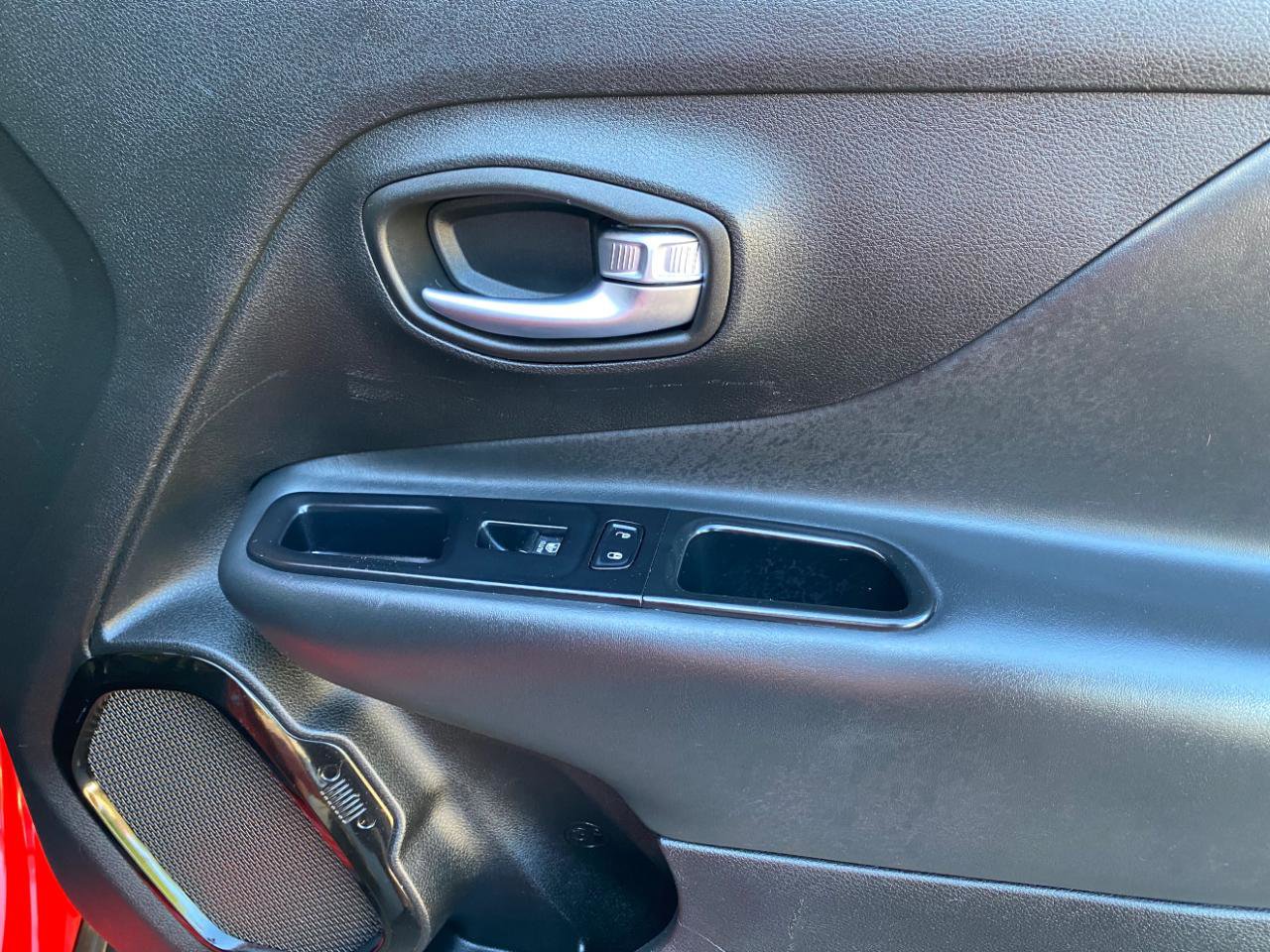 Used 2018 Jeep Renegade Altitude w/ Popular Equipment Group image 43