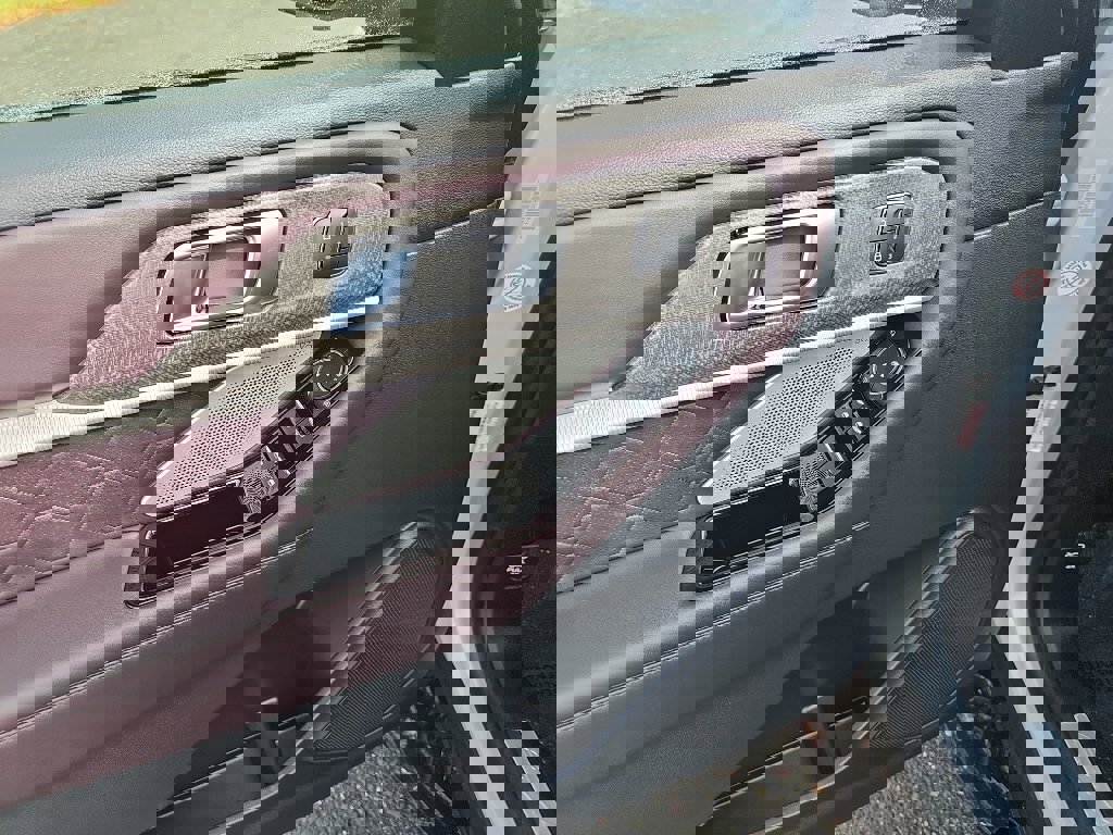 Used 2025 Ford Explorer Platinum w/ LUX Leather Package image 10