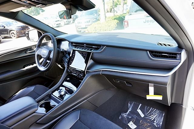 New 2025 Jeep Grand Cherokee L Altitude X image 11