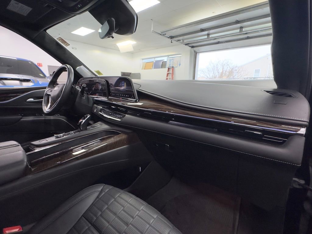 Used 2022 Cadillac Escalade Sport Platinum w/ LPO, ONYX Package image 18