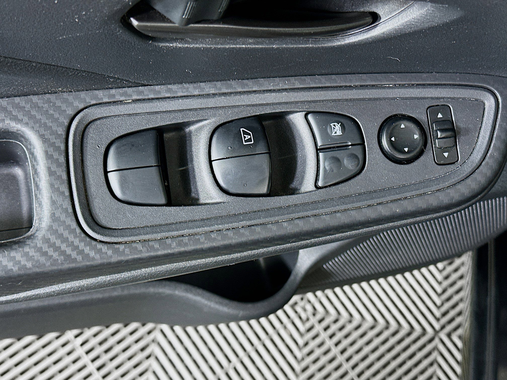 Used 2020 Nissan Versa S image 15