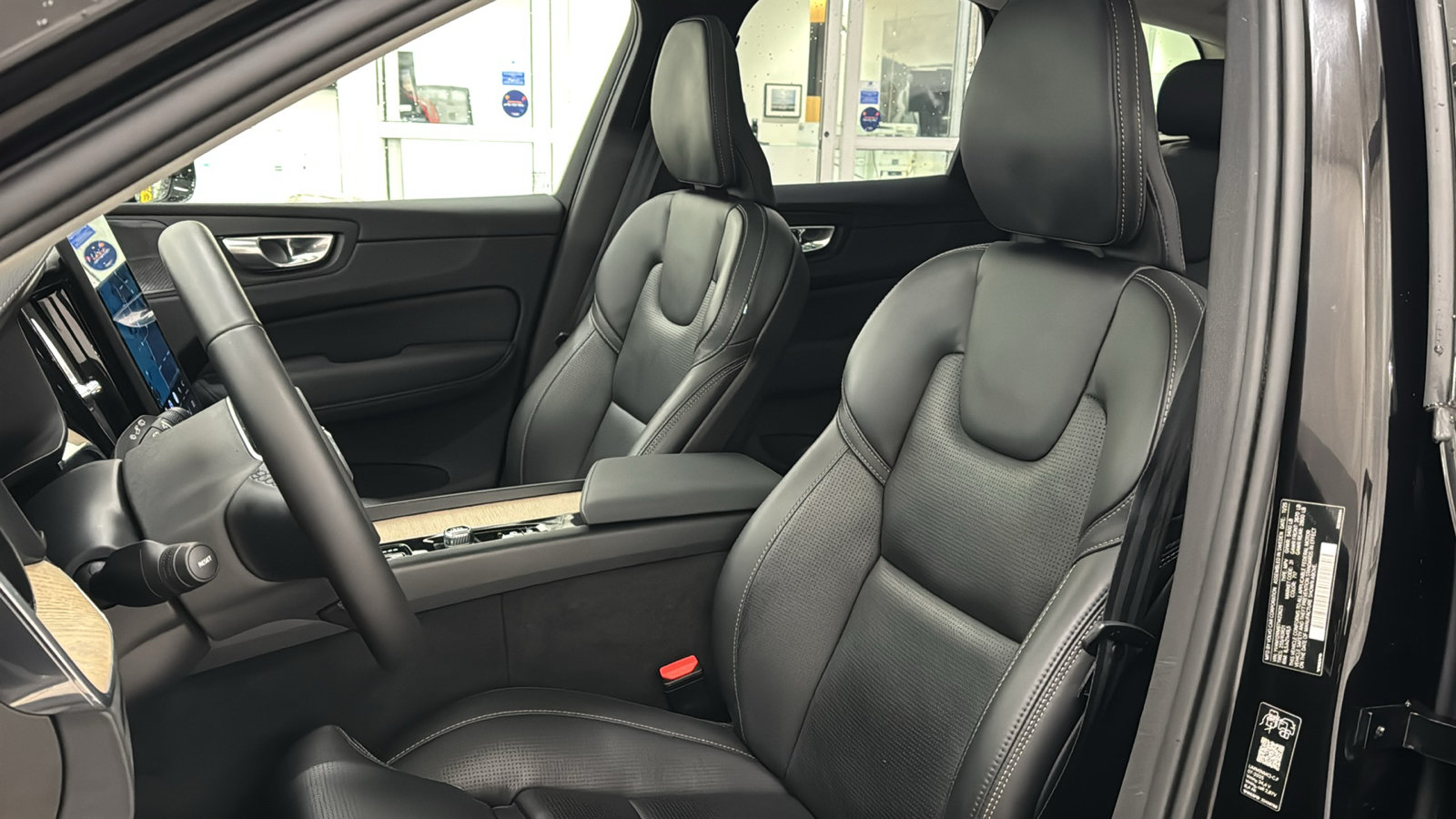 Used 2026 Volvo XC60 B5 Ultra AWD/4WD image 23