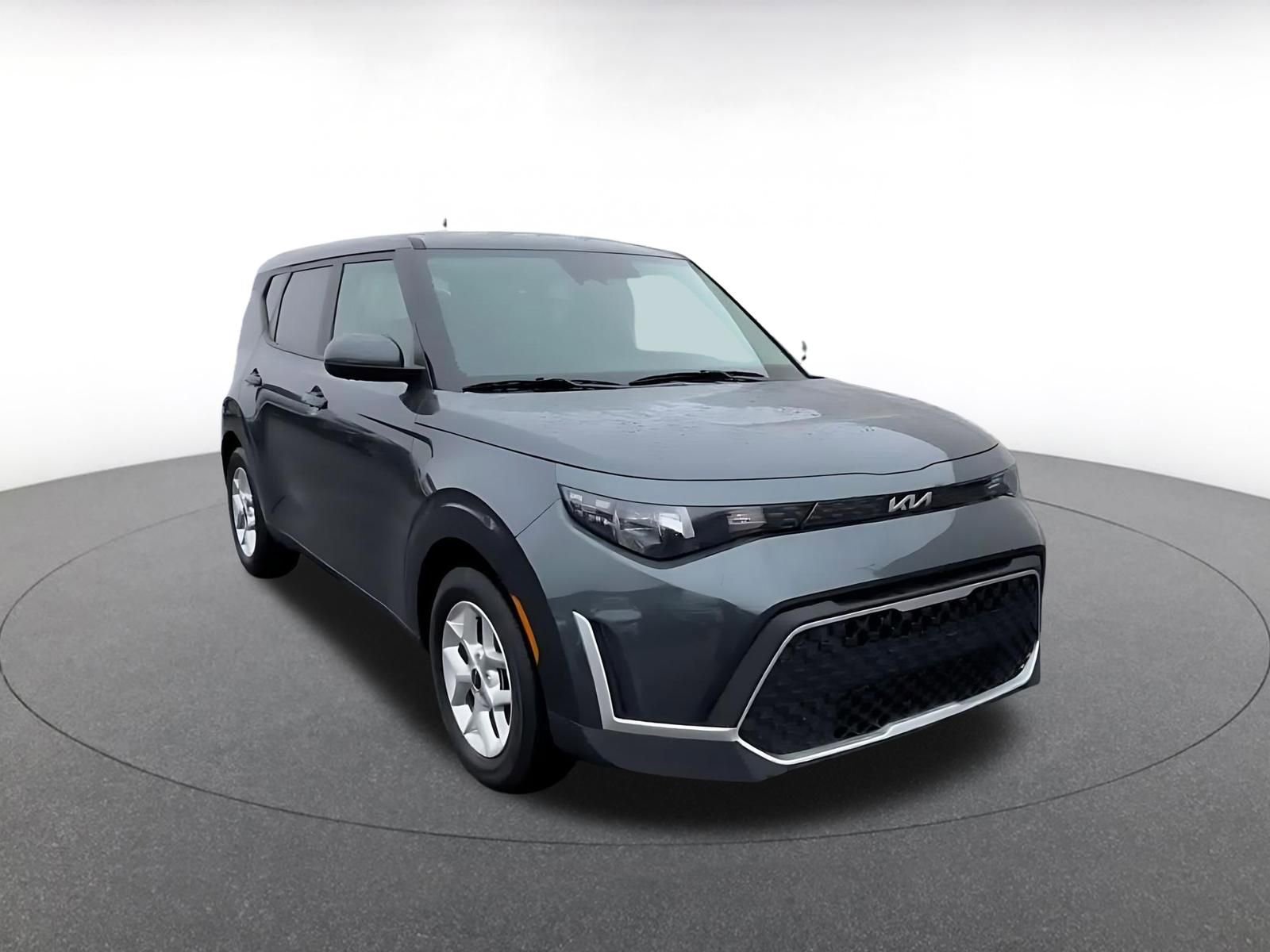 Used 2025 Kia Soul LX w/ LX Technology Package FWD image 3