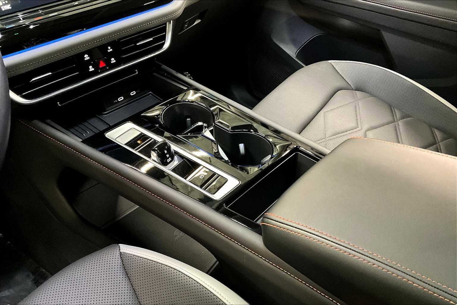 Used 2025 Volkswagen Atlas Peak Edition SE image 20