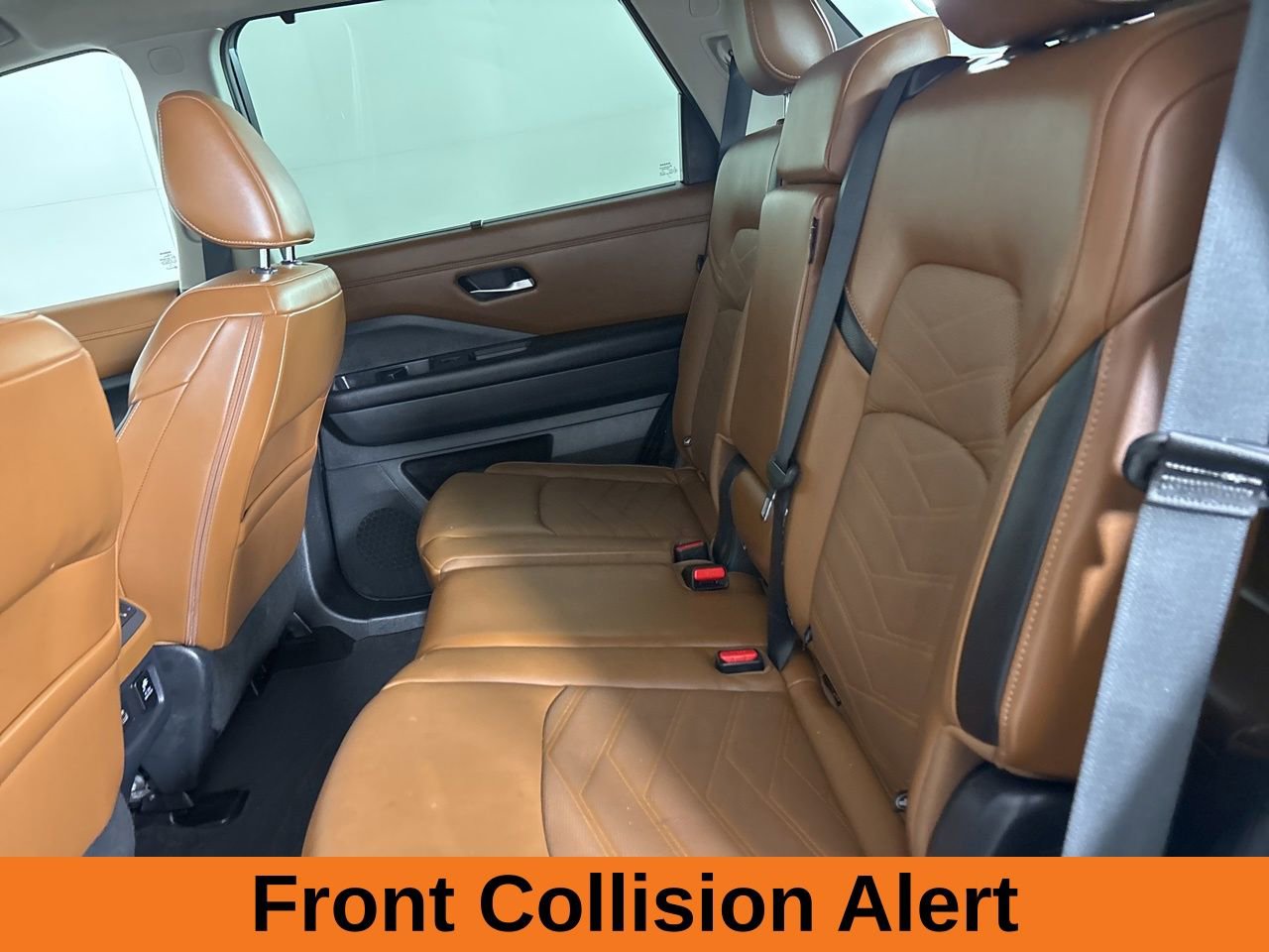 Used 2024 Nissan Pathfinder Platinum w/ Cargo Package image 21