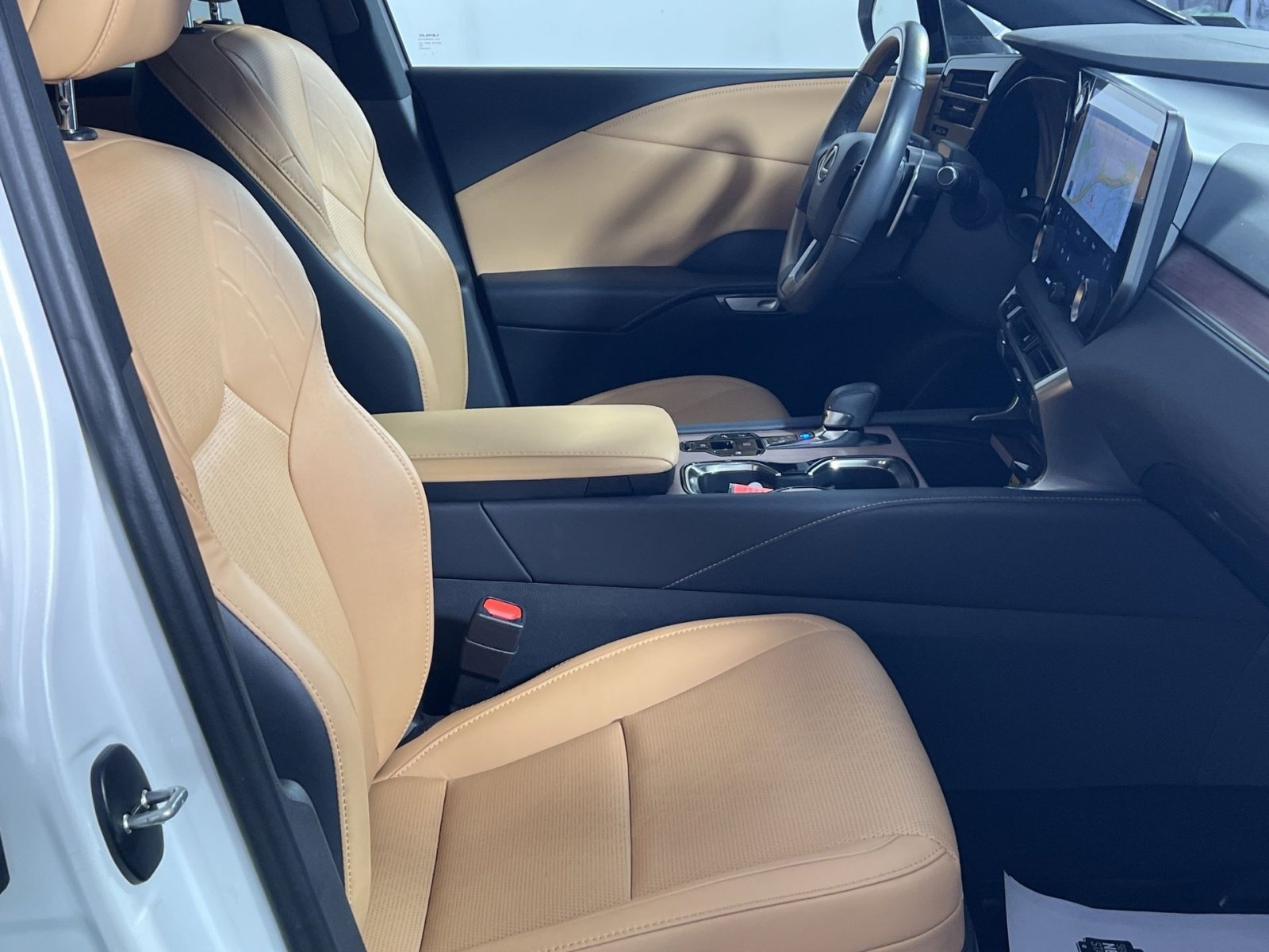 Used 2024 Lexus RX 350 w/ Convenience Package image 28