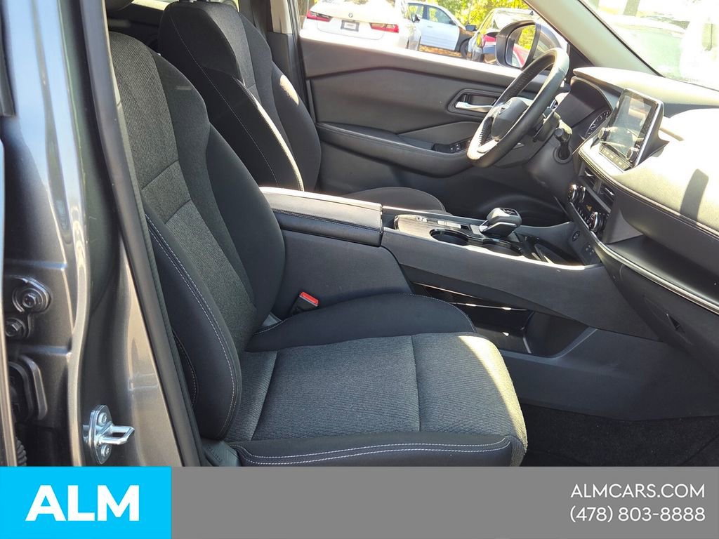 Used 2025 Nissan Rogue SV image 19