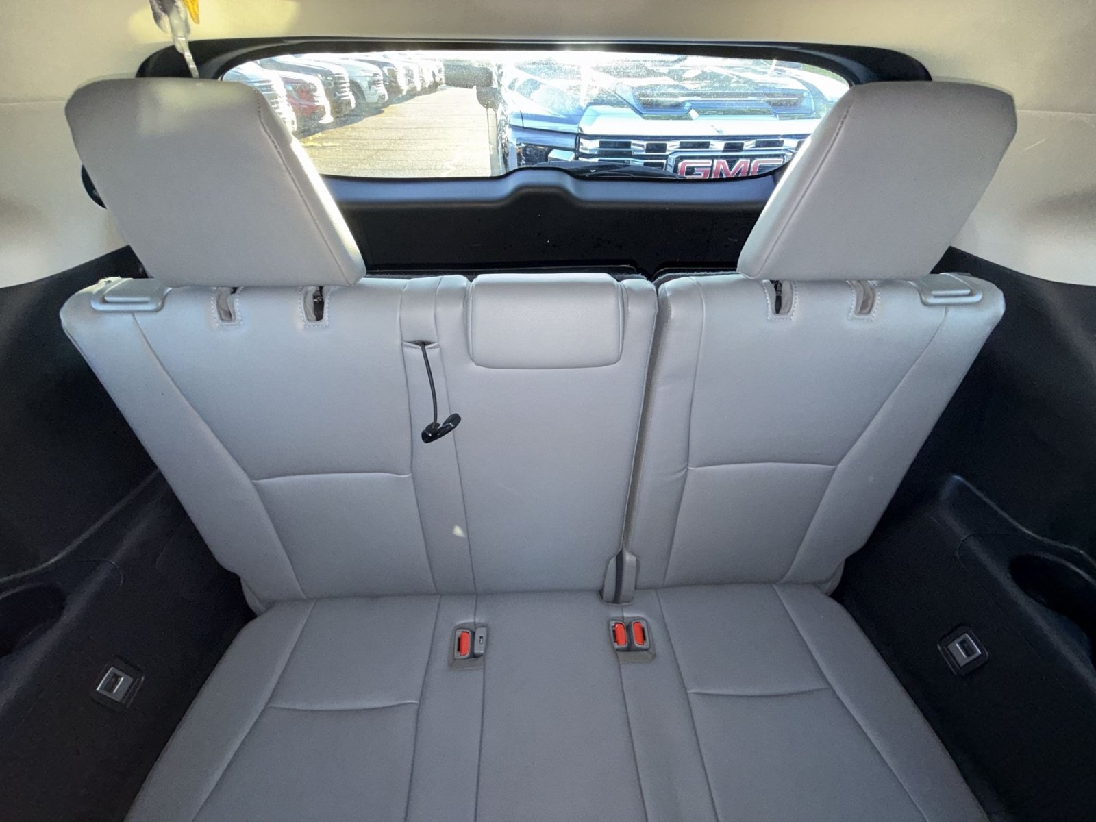 Used 2022 Toyota Highlander XLE AWD/4WD image 25