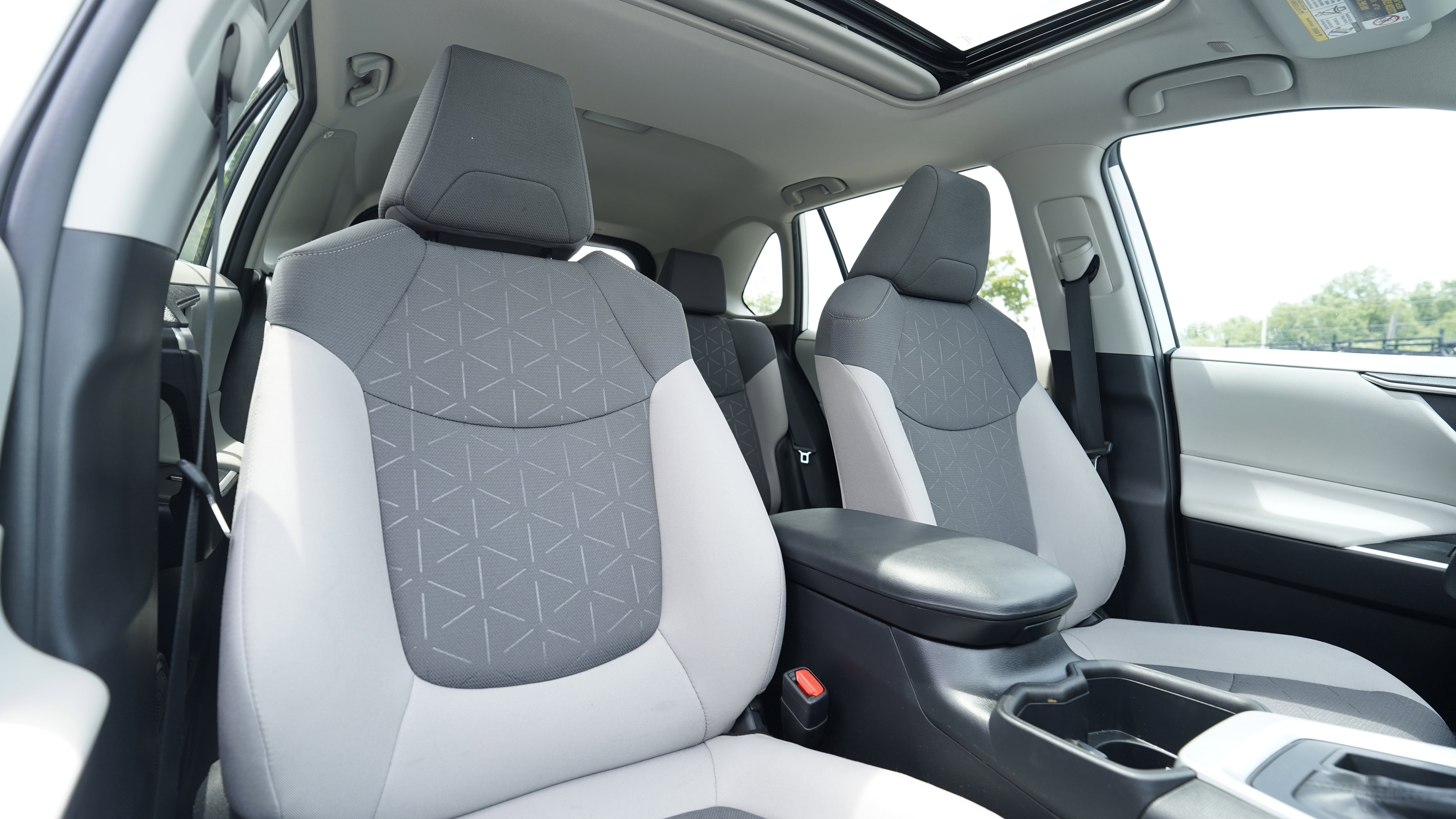 Used 2024 Toyota RAV4 XLE w/ Convenience Package FWD image 7
